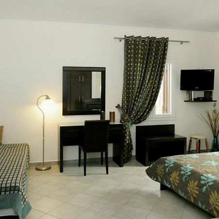 Aerolithos Hotel Adamantas  Exterior photo