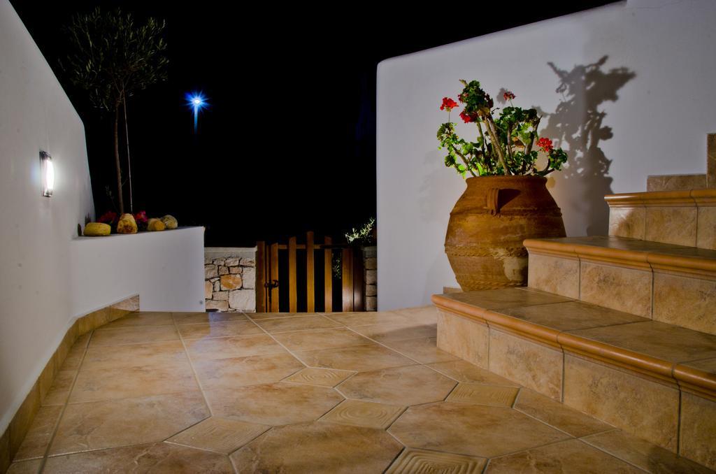 Aerolithos Hotel Adamantas  Exterior photo