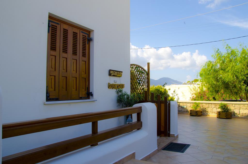 Aerolithos Hotel Adamantas  Exterior photo