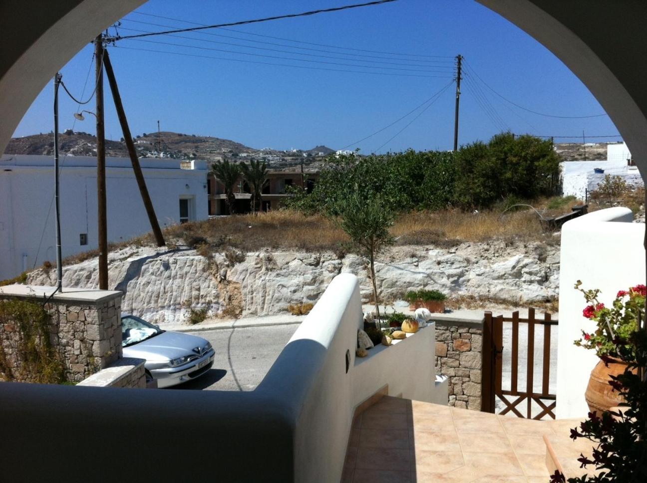 Aerolithos Hotel Adamantas  Exterior photo